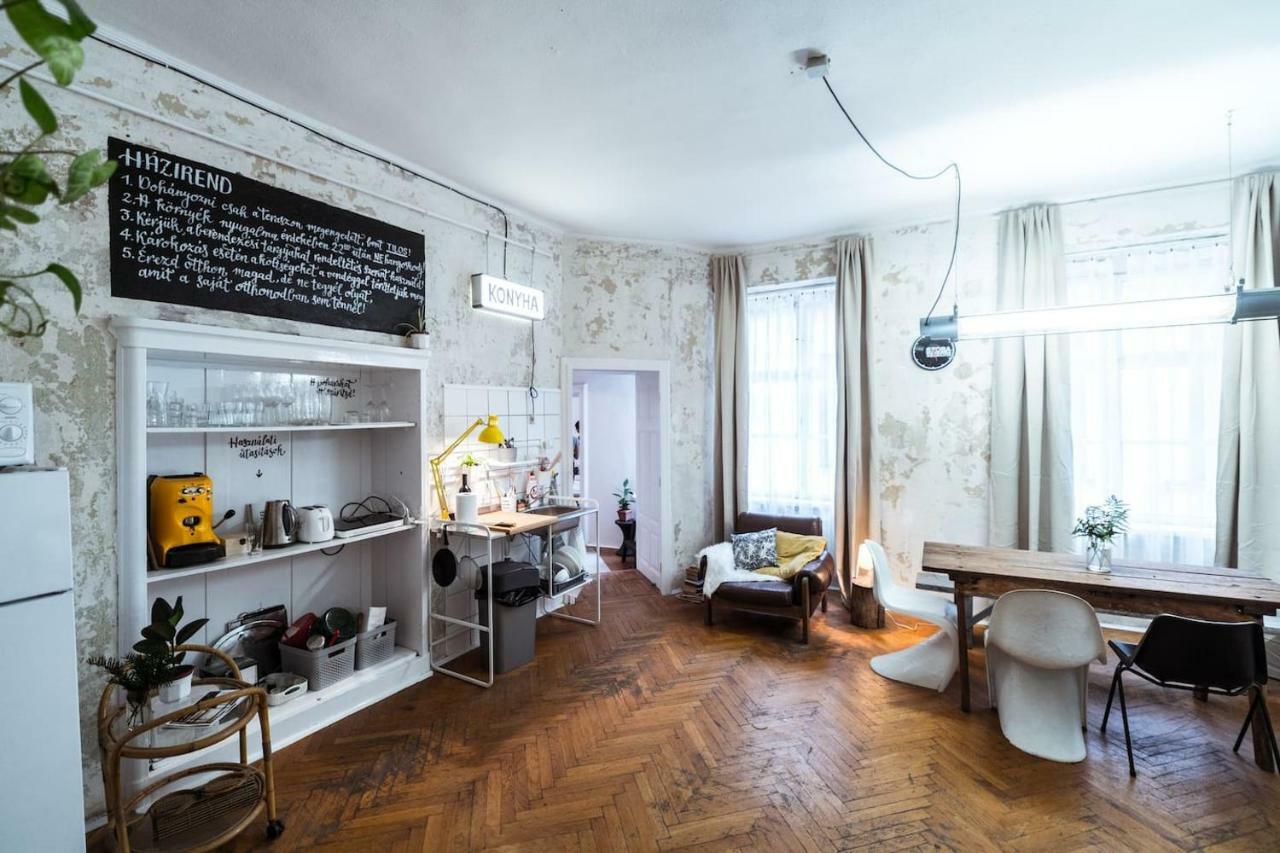 A Szoba Apartman Pecs Exterior photo