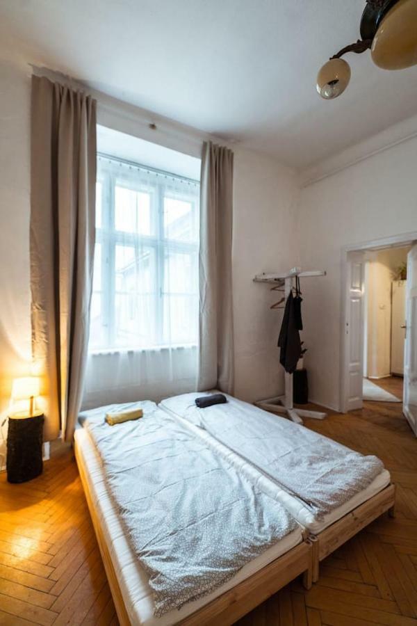 A Szoba Apartman Pecs Exterior photo